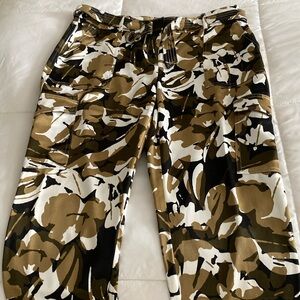 Chico’s Black/White/Dark GreenCamouflage Pants Size 1 (8-10)